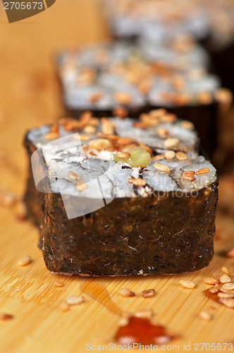 Image of sesame sushi rolls