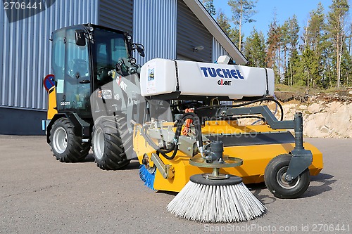 Image of Giant D337T Wheel Loader with Sweeper 