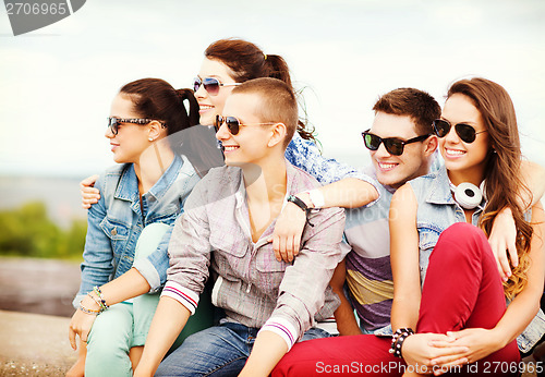 Image of group of teenagers hanging out