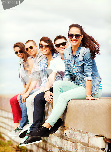 Image of group of teenagers hanging out