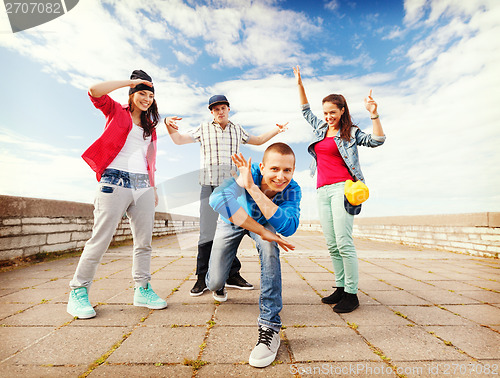 Image of group of teenagers dancing