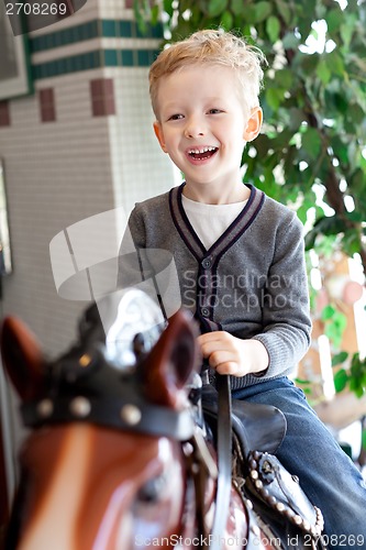 Image of kid at the horse