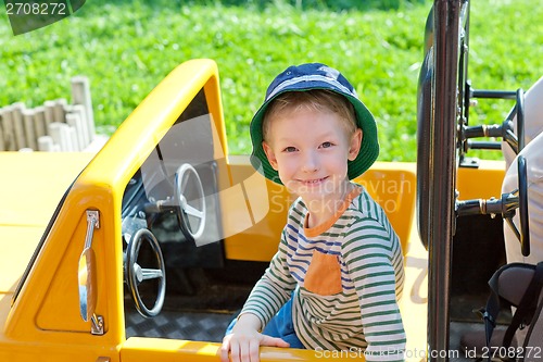 Image of kid in the amusement park