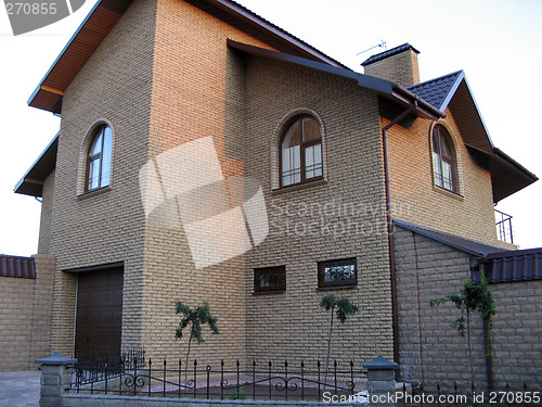 Image of a recently constructed, contemporary house of bricks 2
