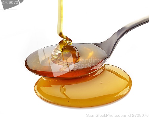 Image of honey pouring into spoon