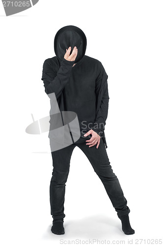 Image of Man in black clothes dancing with his hat