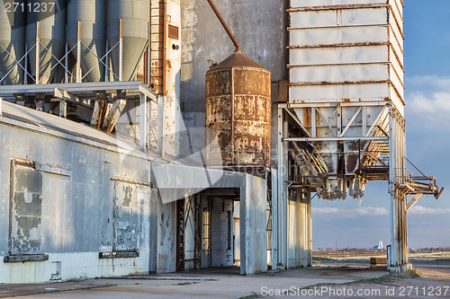 Image of old grain elevator 