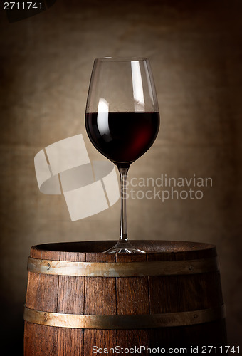 Image of Red wine and barrel