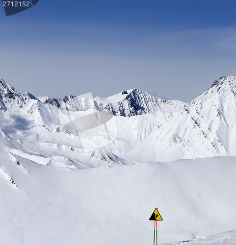 Image of Warning sing on ski slope