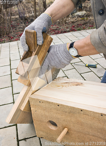 Image of Making a birdhouse from boards