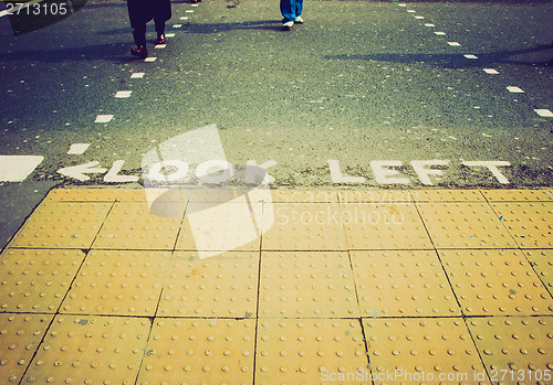 Image of Retro look Look left