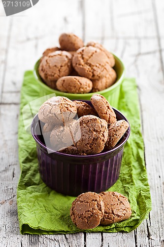 Image of meringue almond cookies in bowls 
