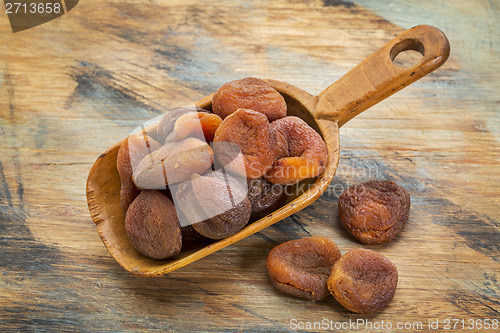 Image of sun dried Turkish apricots