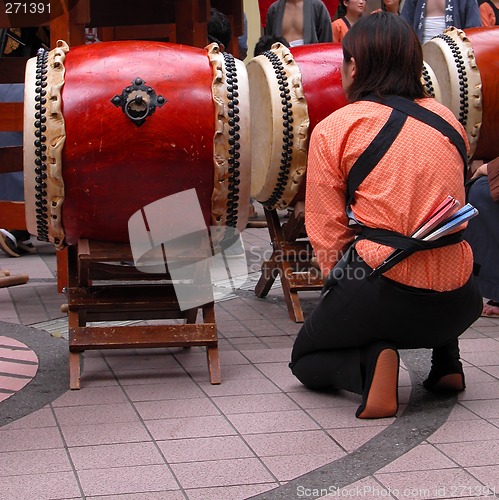 Image of Japanese drums show moment