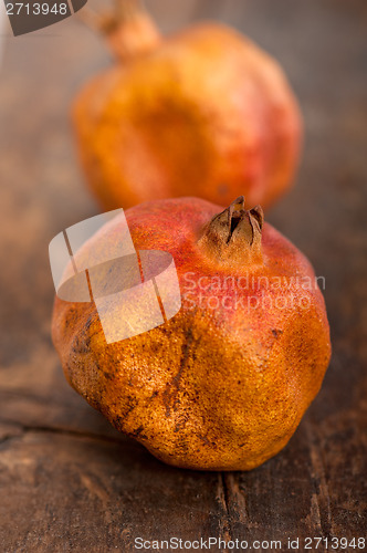 Image of dry and old pomegranates 