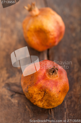 Image of dry and old pomegranates 