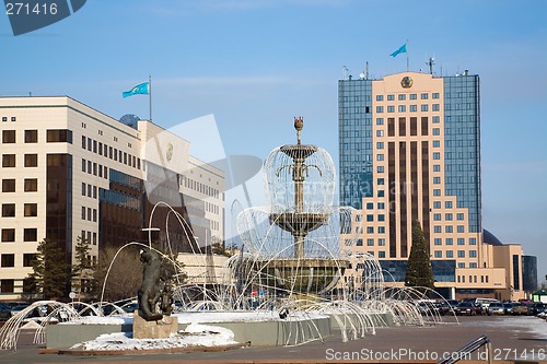 Image of Government buildings and fountains.