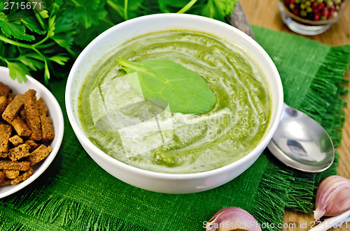 Image of Puree green with spinach and croutons on board