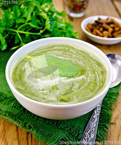 Image of Puree green with spinach and spoon on board