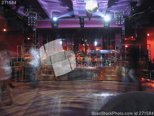 Image of blurred silhouettes of people in the nightclub