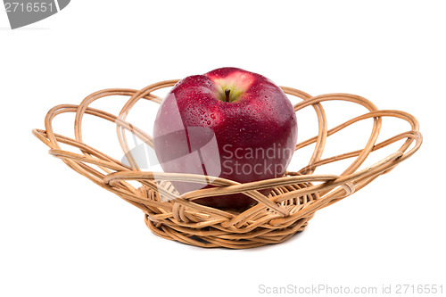 Image of Red apple in wicker