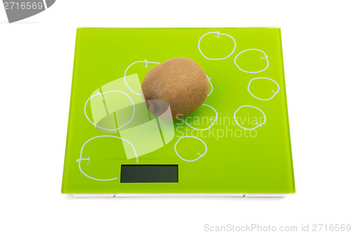 Image of Kiwi fruit on kitchen scales