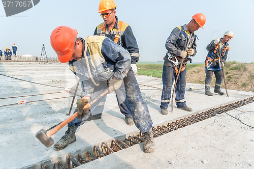 Image of Workers mount bridge span