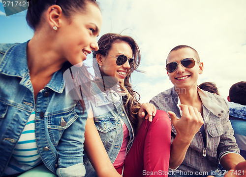 Image of group of teenagers hanging out