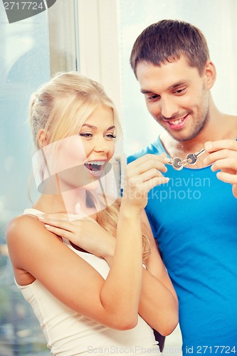 Image of happy couple with keys