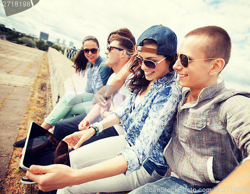 Image of group of teenagers looking at tablet pc