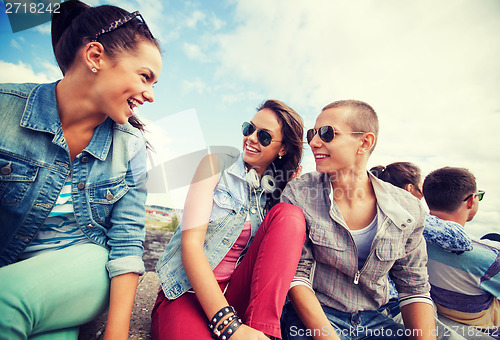 Image of group of teenagers hanging out