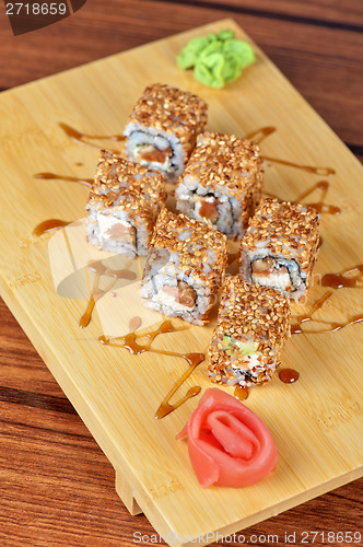 Image of sesame sushi rolls
