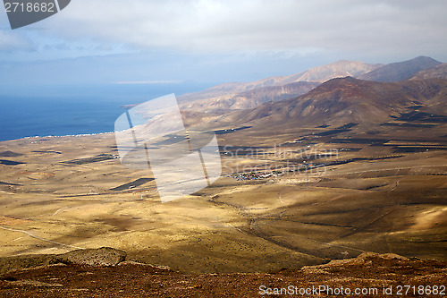 Image of lanzarote view  house field coastline