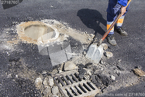 Image of Repairing sewer manhole