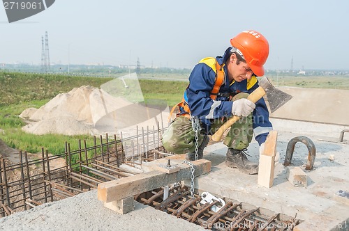 Image of Worker mount bridge span