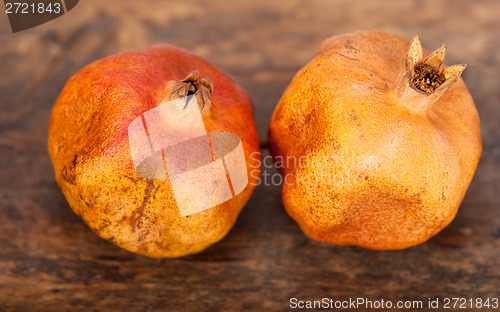 Image of dry and old pomegranates 