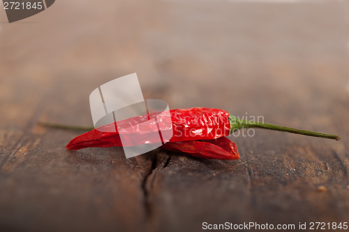 Image of dry red chili peppers 