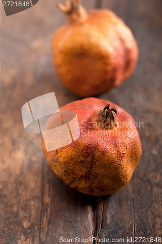 Image of dry and old pomegranates 