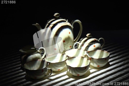 Image of porcelain in the dark night (light effect)