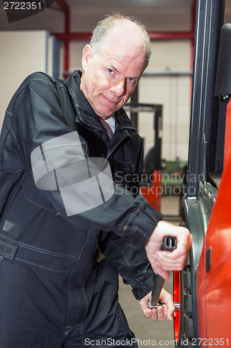 Image of Chaning a tyre on a forklift