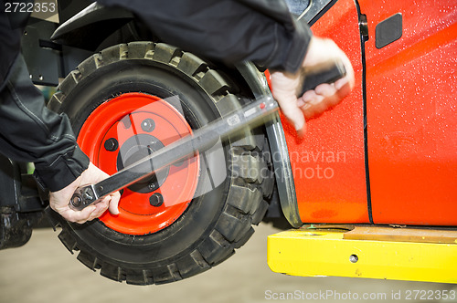 Image of Chaning a forklift tyre