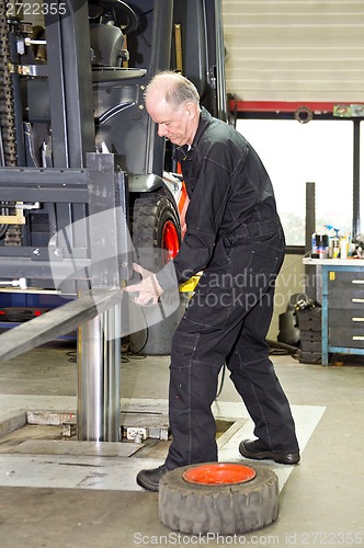 Image of Forklift Mechanic at work