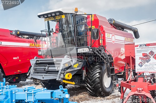 Image of Grain-harvesting self-propelled harvester