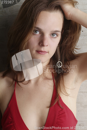 Image of brunette woman