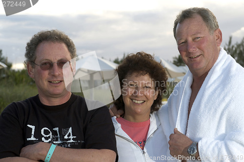 Image of family at tropical resort