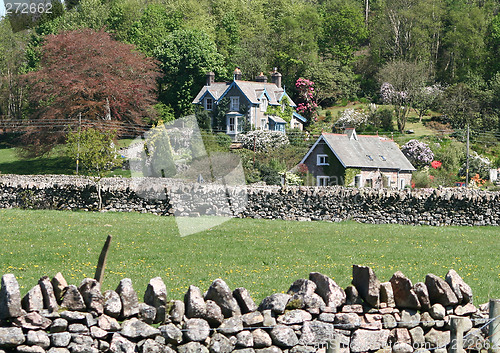 Image of pretty cottage