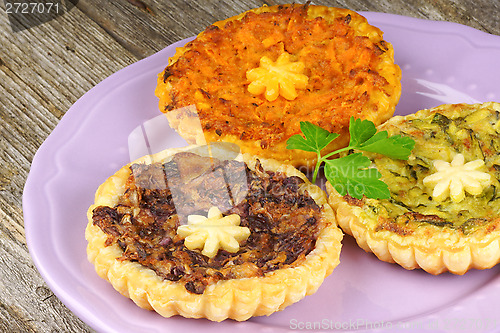 Image of Three mini vegetarian quiches