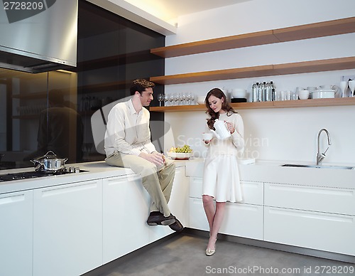 Image of young couple in the kitchen zx