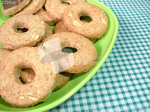 Image of Oatmeal cookies on green plate