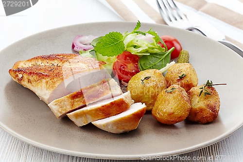 Image of roasted chicken fillet and vegetable salad